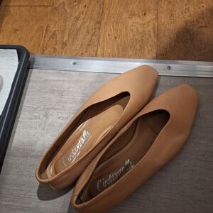 L'INTERVALLE Tan Flats